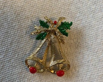 Vintage 1980s Christmas Holly Bells Gold Tone Enamel Brooch Pin