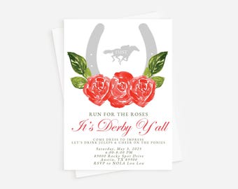 Könnte beinhalten: Eine Einladung zu einer Kentucky Derby Party mit einem Hufeisen- und Rosendesign. Der Text lautet "Run for the Roses It's Derby Y'all Come dress to impress Let's drink juleps & cheer on the ponies Saturday, May 3, 2025 4:00-8:00 PM 89000 Rocky Spot Drive Austin, TX 89900 RSVP to NOLA Lou Lou"