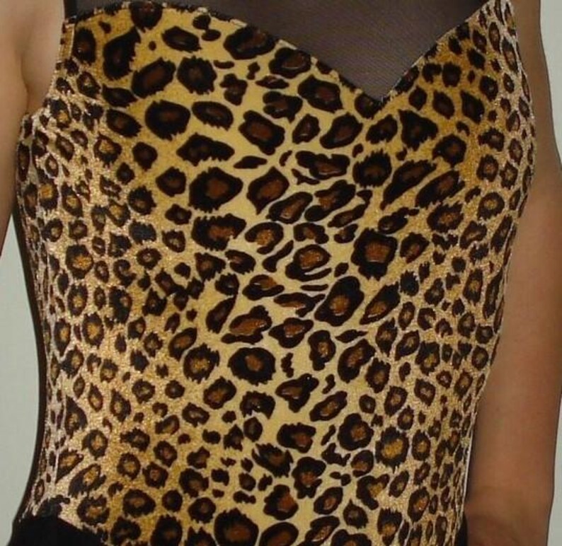 Figure Skating Dress, Girls and Ladies, Open Back, Leopard/Cheetah Velvet, Mesh or Solid Spandex & Attached Brief, Roller Skate bild 6