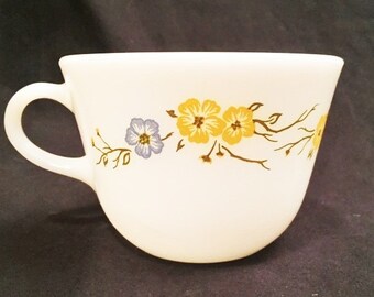 Pyrex Flirtation patterned cup