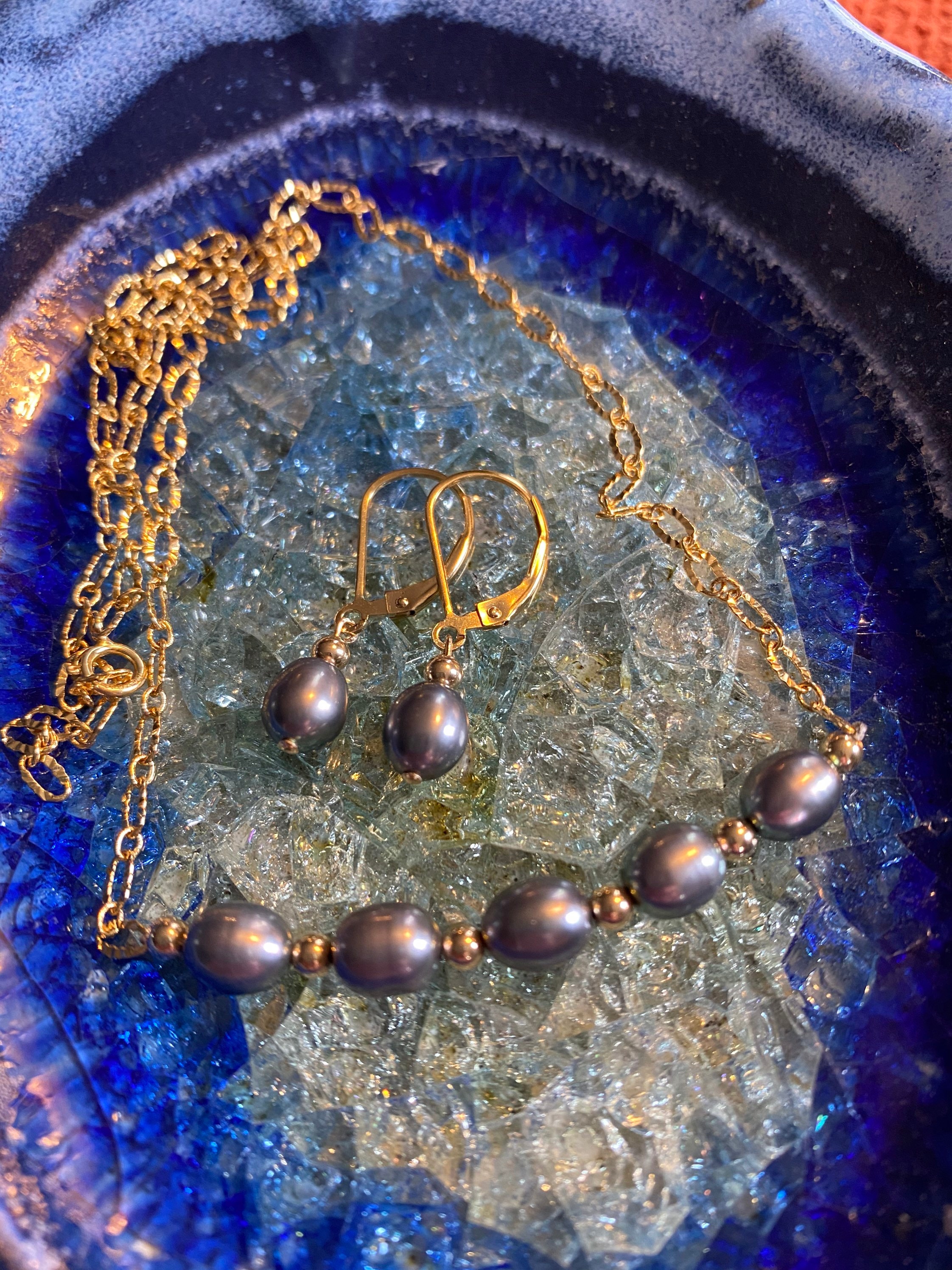 One Black Pearl Necklace