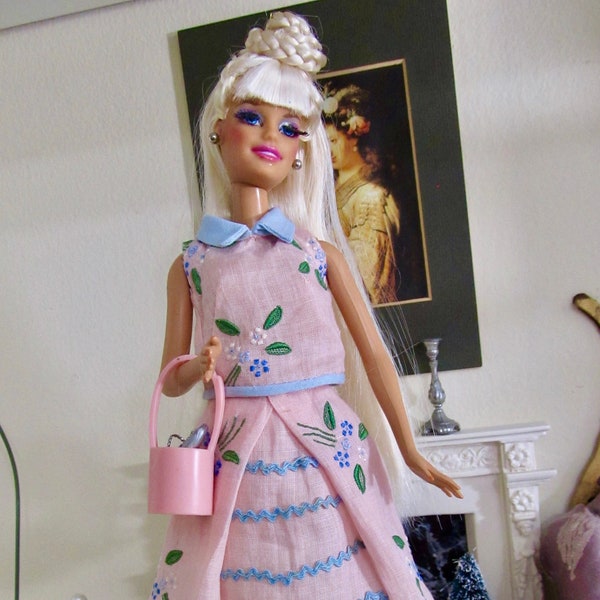 Vintage Barbie Doll Mattel Indonisia 1998 False Eyelashes Dressed By Mimi's Haute Couture  Blonde Extra long Hair