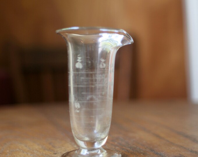Vintage Lab Beaker, Glass Chemistry Measure, Etched Graduated Measuring