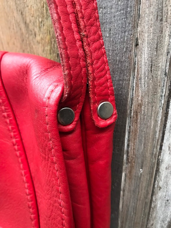 Red leather late 60s early 70s shorty shoulder bag - image 4