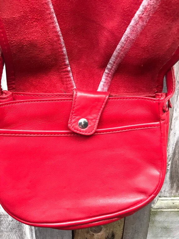 Red leather late 60s early 70s shorty shoulder bag - image 7