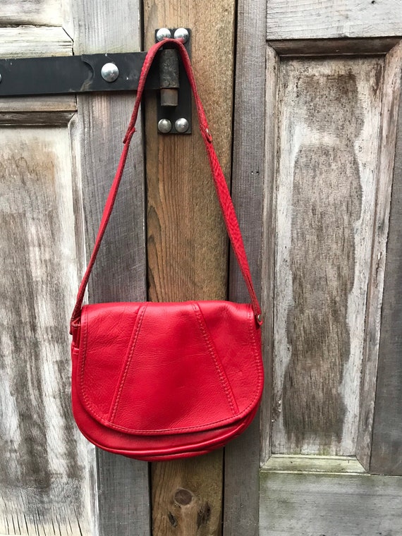 Red leather late 60s early 70s shorty shoulder bag - image 1