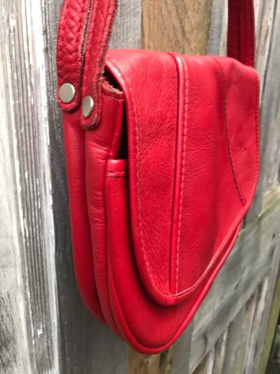 Red leather late 60s early 70s shorty shoulder bag - image 6