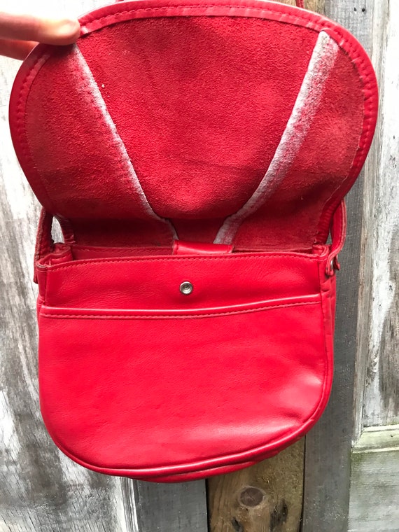 Red leather late 60s early 70s shorty shoulder bag - image 3