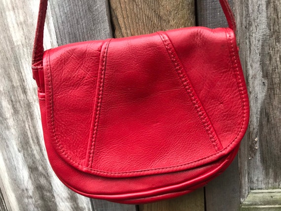 Red leather late 60s early 70s shorty shoulder bag - image 5