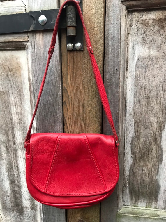 Red leather late 60s early 70s shorty shoulder bag - image 8