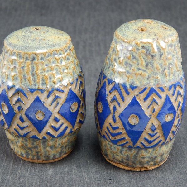 ceramic salt and pepper shakers, sgraffito pottery, geometric pottery, stoneware shakers, ceramic tableware