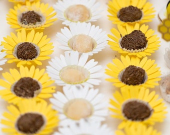 Candy cups Daisy (white)/Sunflower (yellow) (set of 20)