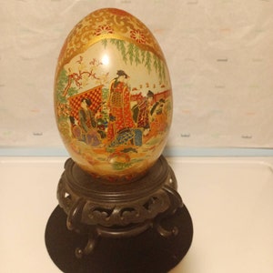 JAPANESE Art/GEISHA Large** Hand Painted Heavy Gold/Gilded EGG (With Stand)
