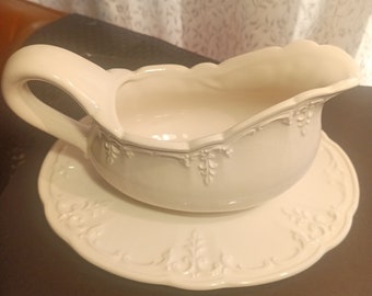 ELIOS Large White Embossed Ceramic Gravy/Boat/Saucer - Made in ITALY