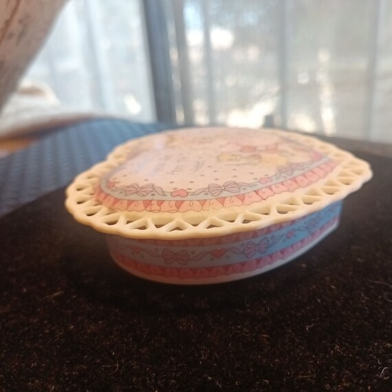 Vintage 1992 PRECIOUS MOMENTS "Purr-Fect Friends are From the Heart" - Heart Shape Porcelain Trinket Box View 2