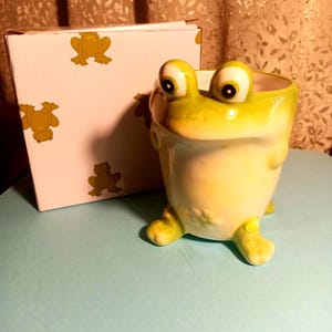 BURTON+BURTON Frog Shape Coffee Mug | New in Gift Box | 10 FL Oz