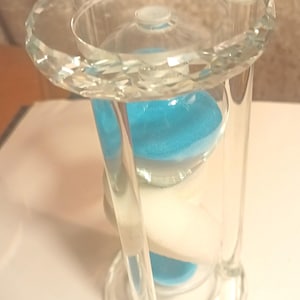 Early Crystal Solid Glass Brilliant Cut Round Hour GLASS/Blue Sand TIMER | Duration is a half hour**
