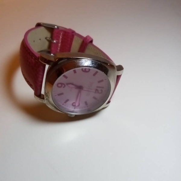 JOAN RIVERS CLASSIC Silver Tone Large Pink Face and Leather Band Watch (V377)