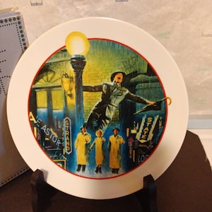 Vintage (Images of Hollywood) "SINGING in the RAIN"- Avon Collector's Plate 1986
