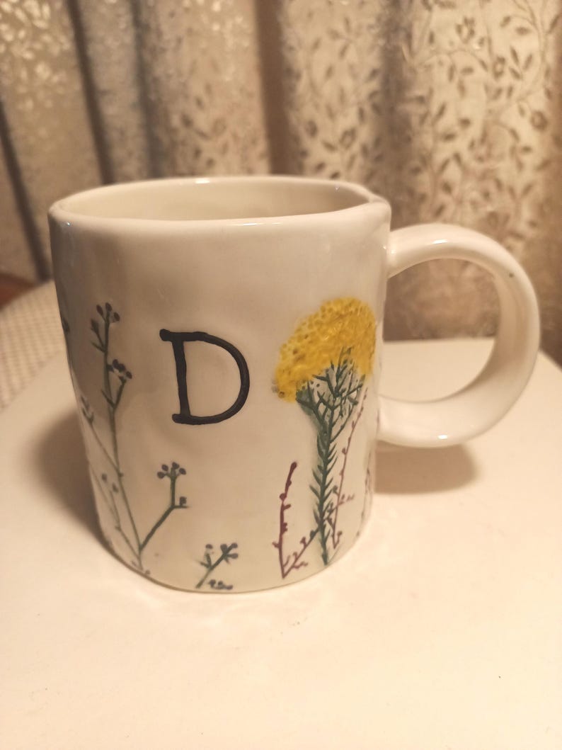 Taza de café botánica con monograma "D" de ANTHROPOLOGIE / 355 ml imagen 1