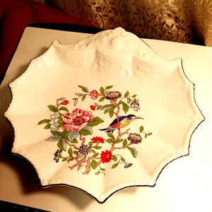 AYNSLEY PEMBROKE White/Gold Accent Floral/Bird Fine Bone China Shell Shape Plate - ENGLAND