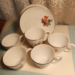 LOUCARTE Floral Pattern/Gold Accent Demitasse (5) Cups and (6) Saucers | Made in PORTUGAL