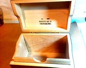Caja de madera con bisagras Vintage de julio de 1975 de MERCHANTS BOX Co. N.° 7520-285-3144