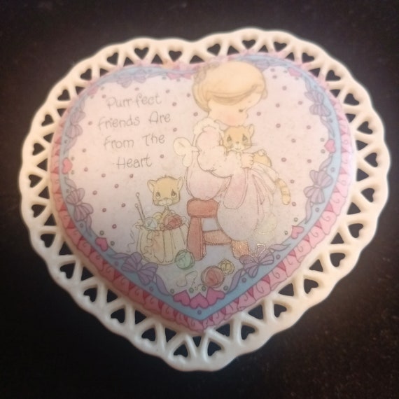 Vintage 1992 PRECIOUS MOMENTS "Purr-Fect Friends are From the Heart" - Heart Shape Porcelain Trinket Box View 3