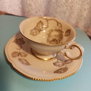 Castleton Gloria - Etsy