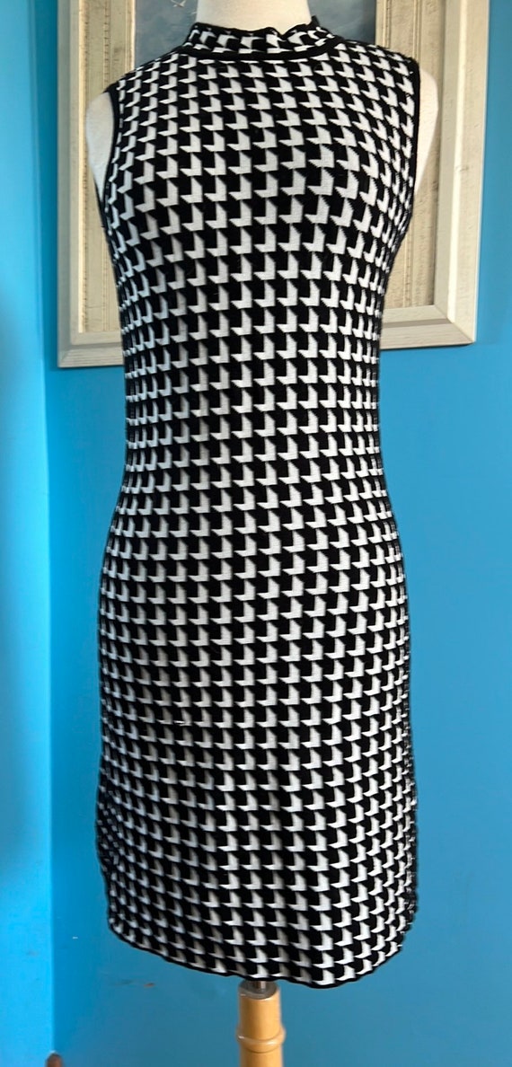 THE LIMITED Houndstooth knit dress. Size Small