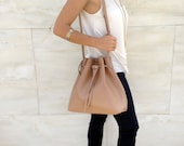 Handcrafted VOURKA high quality leather bucket bag, adjustable strap. Various colours.