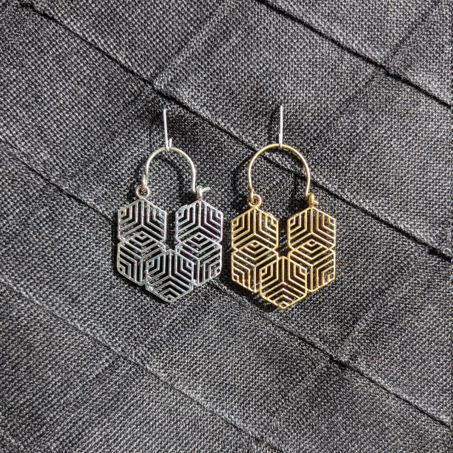 Orecchini geometrici in ottone, orecchini Boho. Orecchini etnici