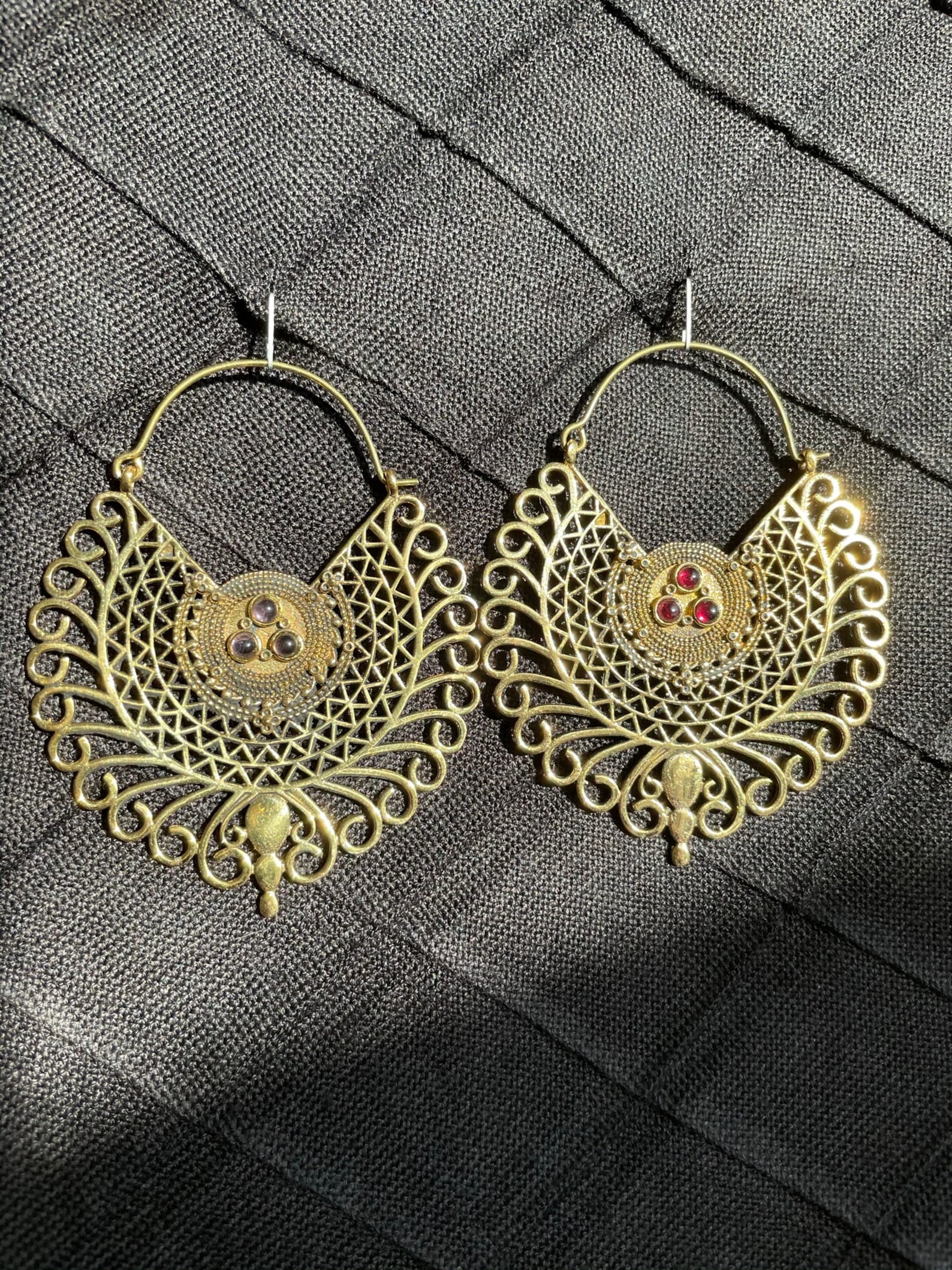 Boucles D'oreilles Style Sicilien Boho - En Laiton, Soie Et Bois, Couleurs Rouge Et Or - Neuf Sans Emballage