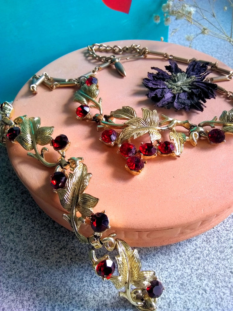 Coro Pegasus Ruby Crystal Rhinestone Necklace /& Bracelet Set; Demi Parure; 1950s