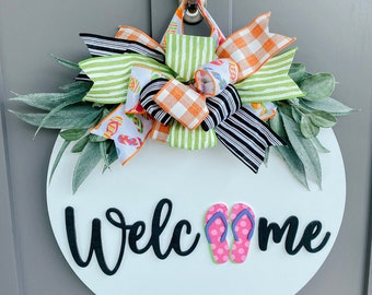 Front Door Decor | Flip flop Welcome Door Hanger | Round Wood Sign | Front Door Wreath | Wood Door Hanger | 3D Lettering | Housewarming