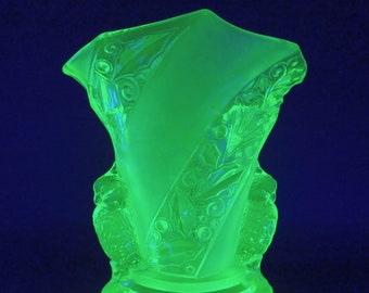 Brockwitz #6925 Art Deco Uranium Green Glass 'Parakeet' Bird Vase