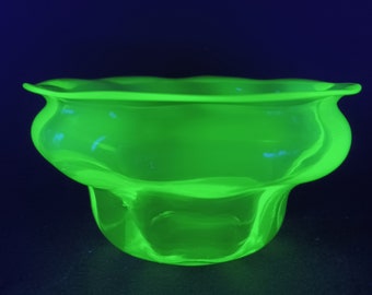 Victorian 1890's Vaseline Uranium Opalescent Glass Bowl