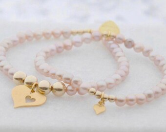 Pearl Mother and Daughter Bracelet Set, pearl bracelet set, heart charms bracelet, matching mum and me bracelet set, mothers day gift