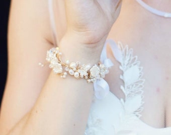 floral bridal bracelet, handmade bridal bracelet with flowers and pearls, crystal bridal bracelet, bride wedding bracelet