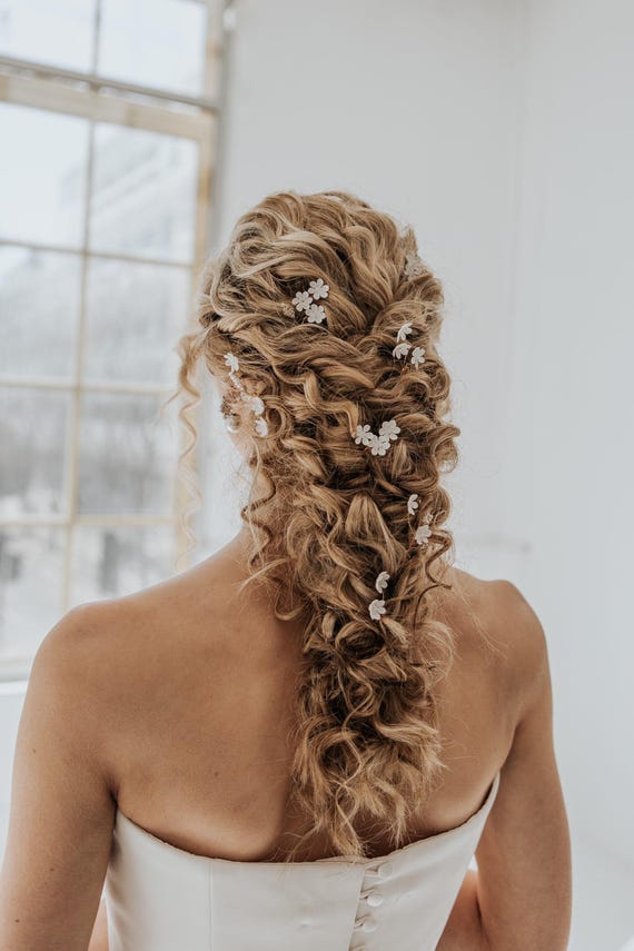 Handmade White Daisy Flower Bridal Hair Pins: Set of 7  display picture 1