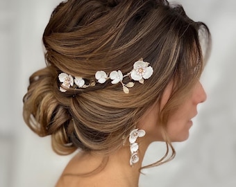 Weiße Blume und Kristall Tropfen Braut Ohrringe, florale Braut Ohrringe, leichte Ton florale Braut Ohrringe, Hochzeit Ohrringe, handgemacht