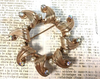 Jahrgang AB Strass-Brosche - Aurora Borealis Goldtone Kranz Midcentury