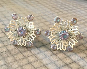 Pendientes de clip florales de esmalte vintage / Joyería con diamantes de imitación color lavanda y aguamarina