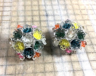 Pendientes de clip vintage con cuentas en racimo / Filigrana de Hong Kong de la década de 1960