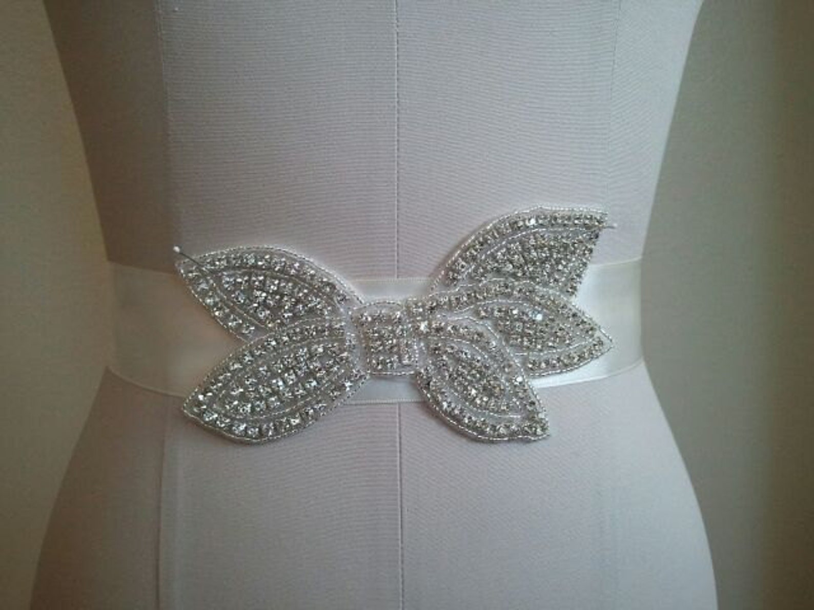 how to choose a bridal belt
