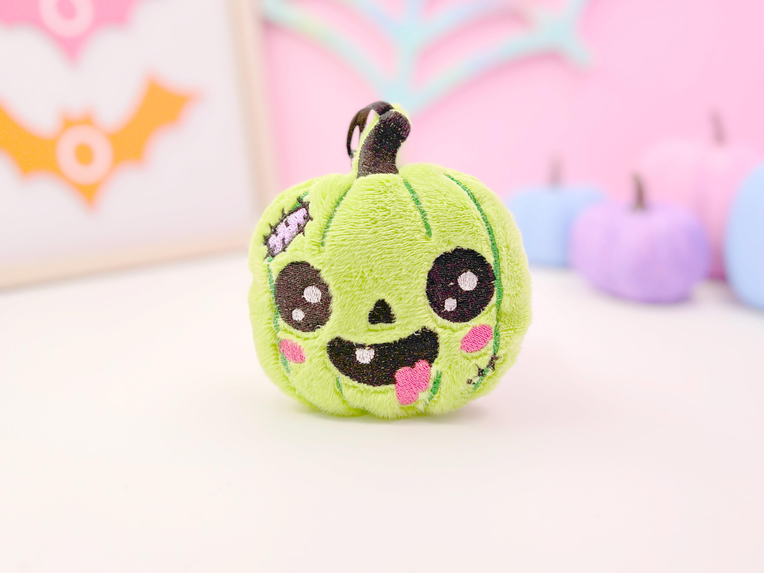 不気味でかわいいゾンビパンプキンぬいぐるみバッグチャーム、グロカワ