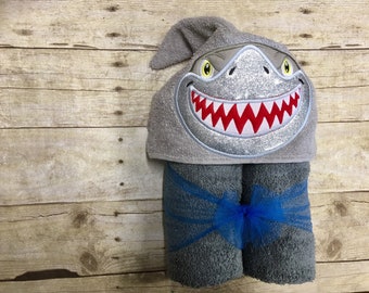 Shark Hooded Towel/ Beach Hooded Towel/ Ocean Bathroom Decor/ Nautical Baby Shower/ Underwater Theme Baby Shower Gift/ Pool Towel