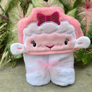 Lamb Hooded Towel/ Lamb Baby Shower Gift/ Easter Hooded Towel/ Show Animal Hooded Towel/ Gender Neutral Baby Gift/ Beach Towel/ Pool Towel