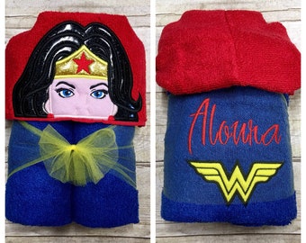 Merveilleuse femme serviette de bain à capuche pour enfants / fille super-héroïne serviette à capuche / anniversaire de super-héros / fête de super-héros / cadeaux de super-héros