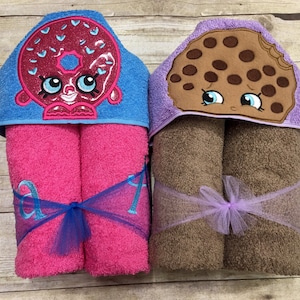 Donut Hooded Bath Towel/ Donut Party/ Donut Birthday/ Doughnut Towel/ Beach Towel/ Pool Towel/ Kids Hooded Towels/ Personalized Towels